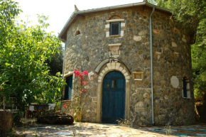 Гостиница Musician's Round House & Castello  Ватос